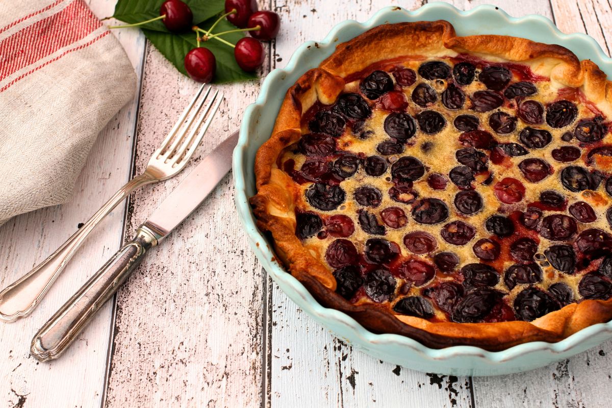 La recette authentique du clafoutis aux cerises adorée par nos grands-mères