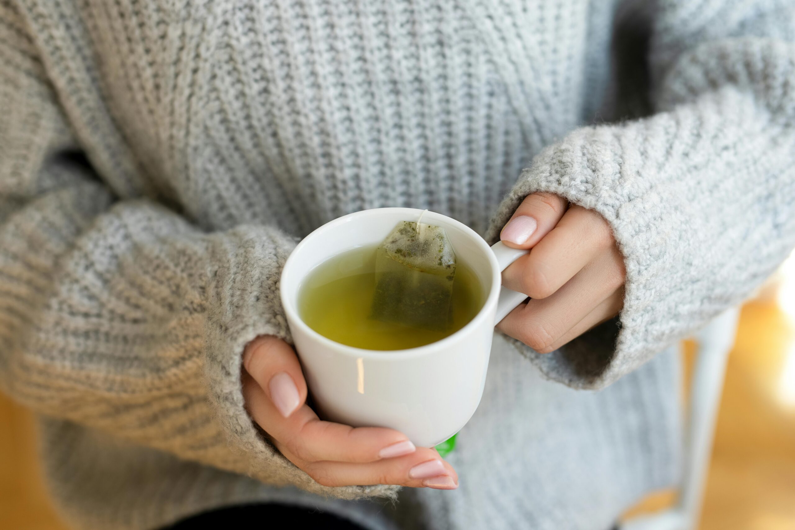 La tisane de feuilles de mûrier noir : une solution naturelle prometteuse pour lutter contre l&rsquo;ostéoporose ?