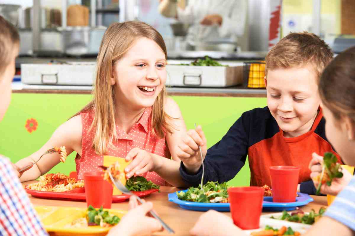 Pourquoi servait-on du vin aux enfants dans les cantines françaises jusqu’en 1956 ?